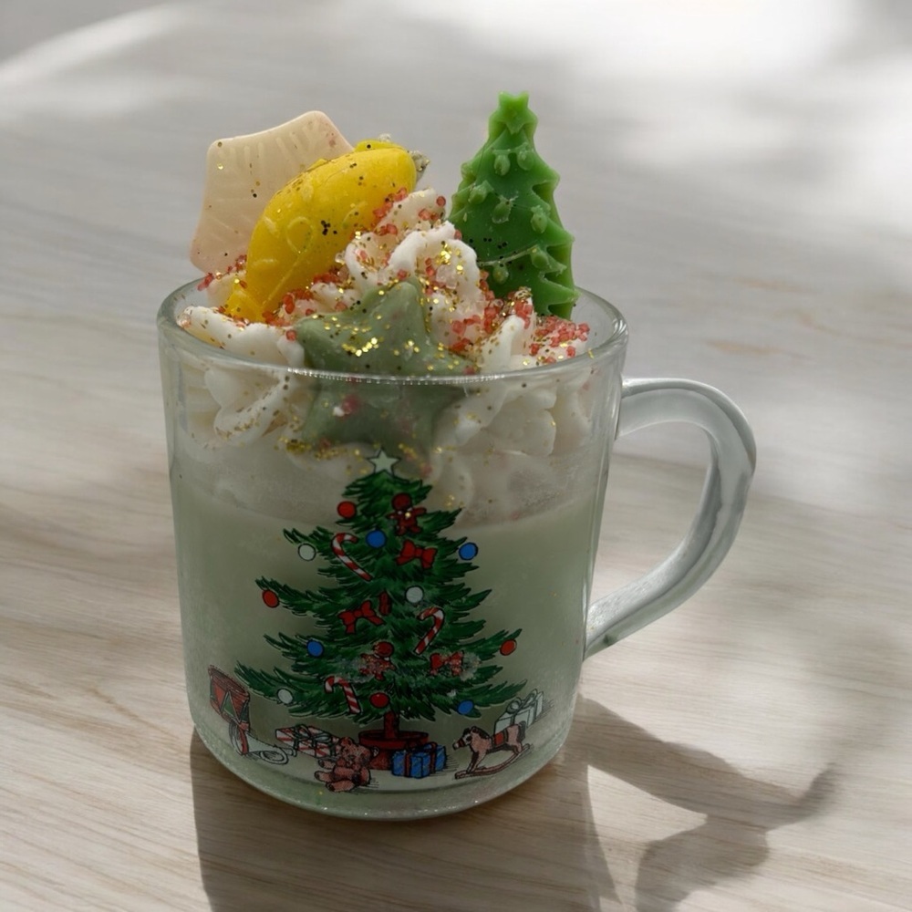 Candle Festive Christmas Tree Mug - Picture 4 of 4
